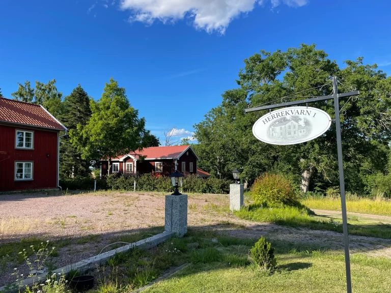 Herrekvarn House and Sign